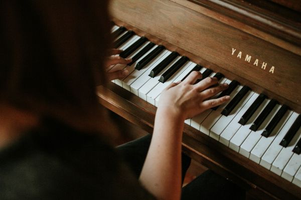 Découvrez la magie des cours de piano à Aix-en-Provence